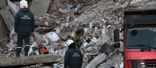 Situação em Magnitogorsk, Rússia, onde parte de um prédio residencial desabou na sequência de uma explosão de gás Situação em Magnitogorsk, Rússia, onde parte de um prédio residencial desabou na sequência de uma explosão de gás - Sputnik Brasil