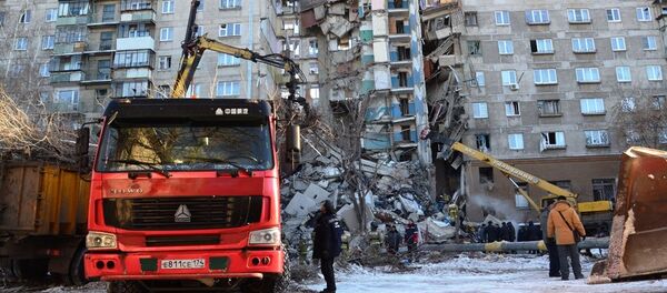 Trabalhos de resgate depois do desabamento do prédio residencial em Magnitogorsk, Rússia Trabalhos de resgate depois do desabamento do prédio residencial em Magnitogorsk, Rússia - Sputnik Brasil