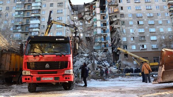 Trabalhos de resgate depois do desabamento do prédio residencial em Magnitogorsk, Rússia - Sputnik Brasil