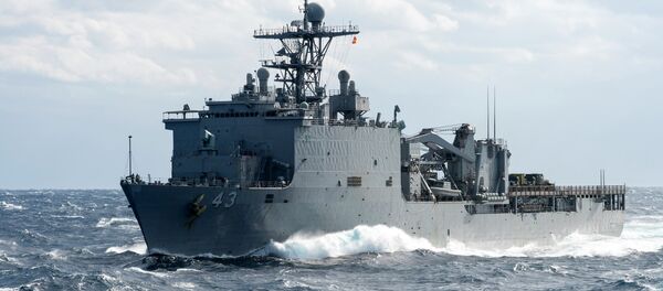 Navio USS Fort McHenry da Marinha americana - Sputnik Brasil