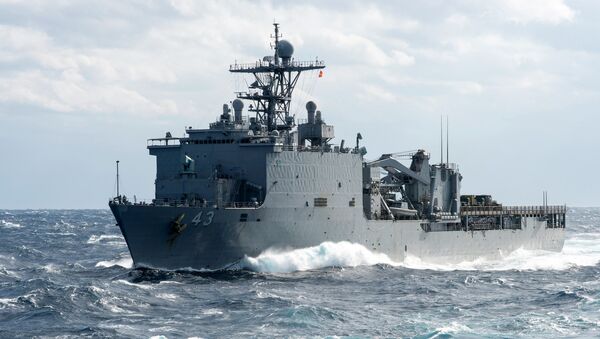 Navio USS Fort McHenry da Marinha americana - Sputnik Brasil