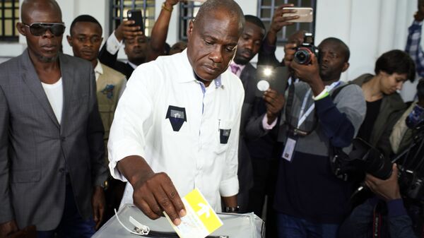 Businessman and candidate Martin Fayulu casting his own vote in DR Congo's presidential elections on December 30 - Sputnik Brasil