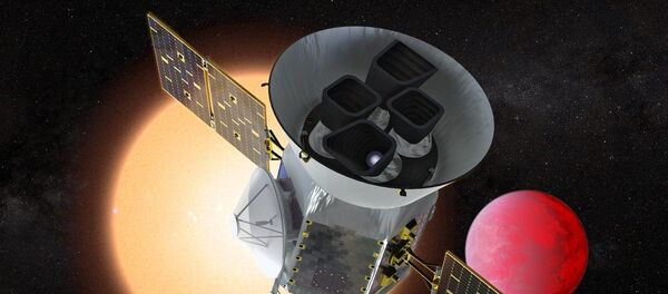 Sonda TESS da NASA na frente de um planeta de lava que orbita sua estrela (imagem ilustrativa) - Sputnik Brasil