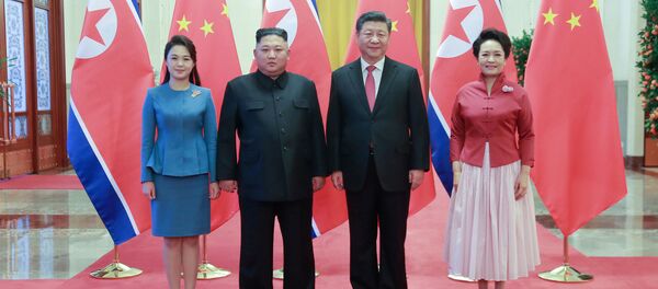 Líder norte-coreano, Kim Jong-un, se encontra com o presidente chinês, Xi Jinping, em Pequim - Sputnik Brasil