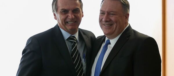 Jair Bolsonaro ao lado de Mike Pompeo, secretário de Estado dos EUA, após a posse do presidente brasileiro em Brasília Jair Bolsonaro ao lado de Mike Pompeo, secretário de Estado dos EUA, após a posse do presidente brasileiro em Brasília - Sputnik Brasil