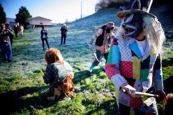 Festival tradicional La Vijanera na Cantábria (norte da Espanha) - Sputnik Brasil