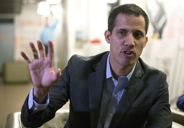 Cadê a grana? Guaidó acumulou fortuna roubando de empresas venezuelanas, afirma ex-diplomata Cadê a grana? Guaidó acumulou fortuna roubando de empresas venezuelanas, afirma ex-diplomata - Sputnik Brasil