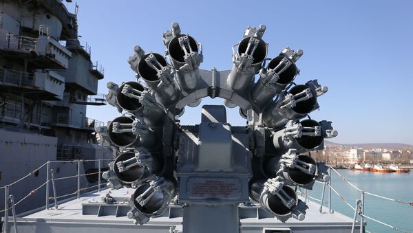 Sistema de mísseis de cruzeiro Kalibr instalado na fragata russa Admiral Grigorovich - Sputnik Brasil