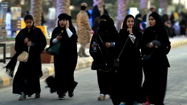 Mulheres sauditas a caminho de um festival cultural em Riad, capital da Arábia Saudita (foto de arquivo) - Sputnik Brasil