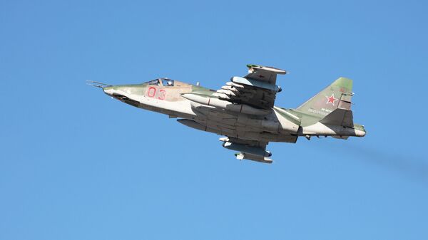 Aeronave militar Su-25SM3, voando durante treinamentos táticos no território de Krasnodar, Rússia - Sputnik Brasil