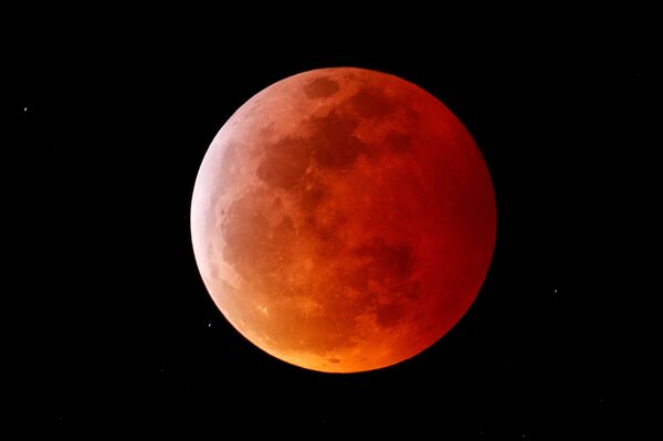 Eclipse lunar total, chamado de Superlua de sangue de lobo, é visto em Encinitas, Califórnia, EUA, em 20 de janeiro de 2019 - Sputnik Brasil