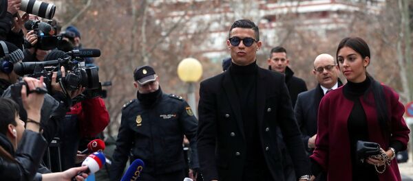 Chegada de Cristiano Ronaldo ao Tribunal de Madri - Sputnik Brasil