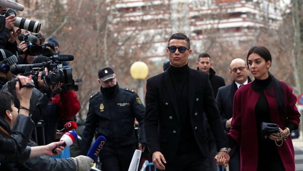 Chegada de Cristiano Ronaldo ao Tribunal de Madri - Sputnik Brasil