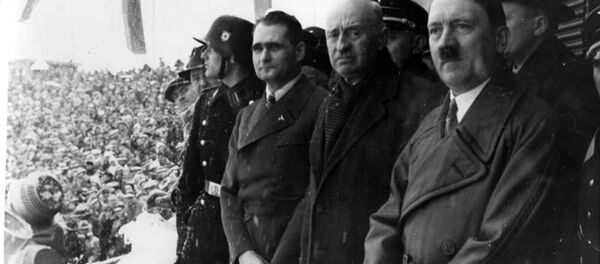 Rudolf Hess, Henri de Baillet-Latour e Adolf Hitler - Sputnik Brasil