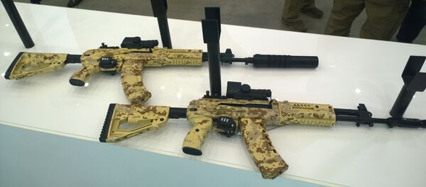 AK-15 e AK-12 - Sputnik Brasil