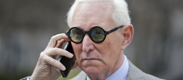 Roger Stone deixa o tribunal em Nova York, em março de 2017 - Sputnik Brasil