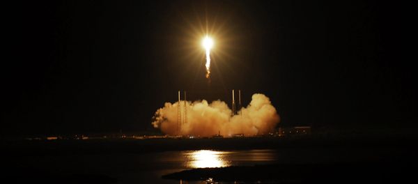KSC-2012-2897 (22 May 2012) --- The SpaceX Falcon 9 rocket soars into space from Space Launch Complex-40 on Cape Canaveral Air Force Station in Florida at 3:44 a.m. (EDT) May 22, 2012, carrying the Dragon capsule to orbit. KSC-2012-2897 (22 May 2012) --- The SpaceX Falcon 9 rocket soars into space from Space Launch Complex-40 on Cape Canaveral Air Force Station in Florida at 3:44 a.m. (EDT) May 22, 2012, carrying the Dragon capsule to orbit. - Sputnik Brasil