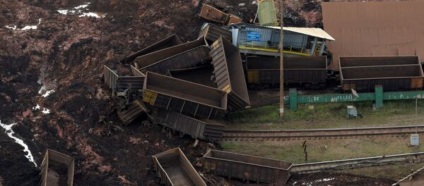 Consecuencias de la ruptura de la represa minera en Brasil - Sputnik Brasil