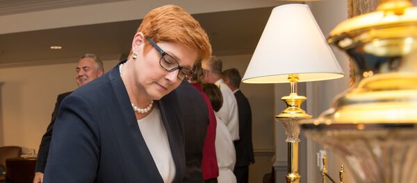 A então ministra da Defesa da Austrália, Marise Payne, em visita ao Pentágono, em Washington, nos EUA, em setembro de 2017. - Sputnik Brasil