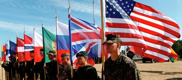 Soldados dos países membros da OTAN em cerimônia de abertura dos exercícios militares Saber Strike 2015 - Sputnik Brasil