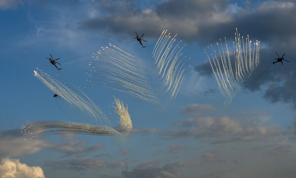 Parte aérea do show militar do Army 2015 - Sputnik Brasil