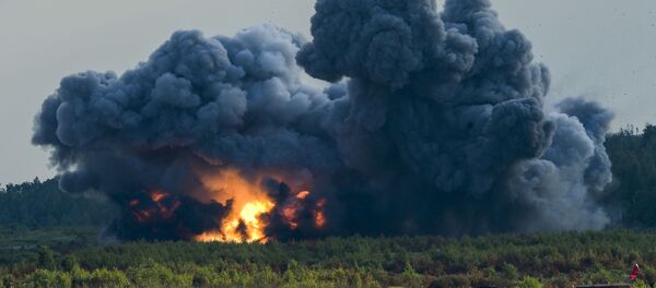Uma explosão durante o show militar do fórum internacional Army 2015 - Sputnik Brasil