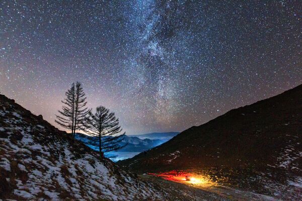 Via Láctea no vale do rio Anga que deságua no lago Baikal, Rússia - Sputnik Brasil