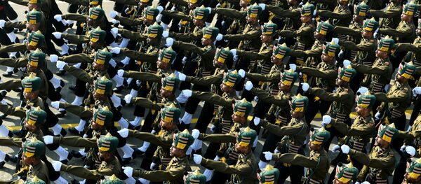 Exército indiano desfilando em Nova Deli durante a parada do Dia da República, 26 de janeiro de 2019 - Sputnik Brasil