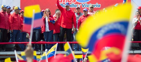 Presidente da Venezuela, Nicolás Maduro, fala durante uma manifestação em Caracas Presidente da Venezuela, Nicolás Maduro, fala durante uma manifestação em Caracas - Sputnik Brasil