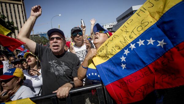 Manifestação em apoio do autoproclamado presidente interino da Venezuela, Juan Guaidó, em Caracas - Sputnik Brasil