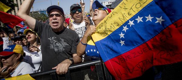 Manifestação em apoio do autoproclamado presidente interino da Venezuela, Juan Guaidó, em Caracas - Sputnik Brasil