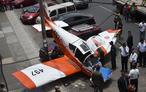 Avião pequeno da Força Aérea do Peru (FAP) após acidente - Sputnik Brasil