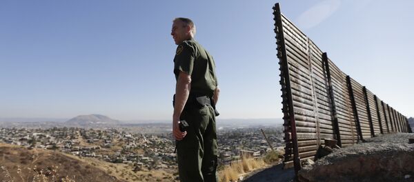 Agente de patrulha de fronteira dos EUA - Sputnik Brasil