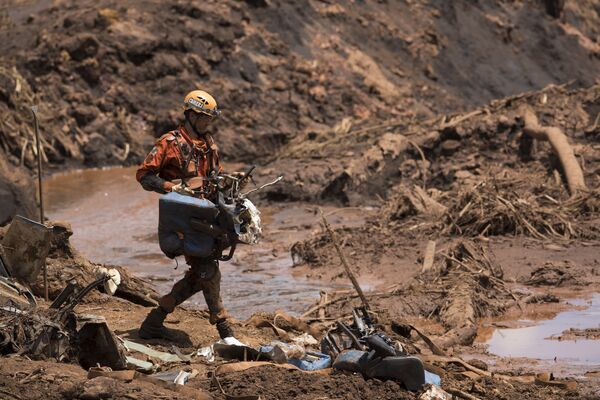 Dois anos após Brumadinho, segurança de barragens no Brasil ainda preocupa, diz engenheiro Dois anos após Brumadinho, segurança de barragens no Brasil ainda preocupa, diz engenheiro - Sputnik Brasil