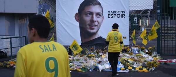 Torcedores do clube Nantes, da França, prestam homenagem ao jogador de futebol argentino Emiliano Sala, em 30 de janeiro de 2019 - Sputnik Brasil