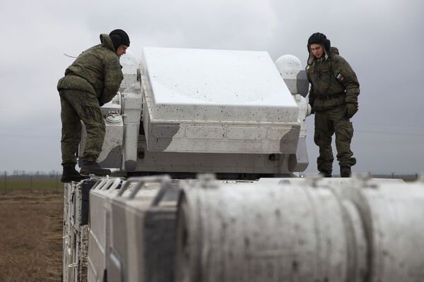 Militares russos testando os sistemas árticos Tor-M2DT - Sputnik Brasil