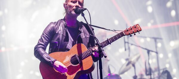 Thom Yorke of Radiohead performs at Coachella Music & Arts Festival at the Empire Polo Club on Friday, April 14, 2017, in Indio, California. - Sputnik Brasil