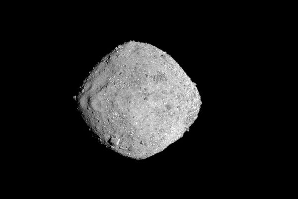 Queda de asteroide no oceano Atlântico 'provocaria o caos', adverte cientista Queda de asteroide no oceano Atlântico 'provocaria o caos', adverte cientista - Sputnik Brasil