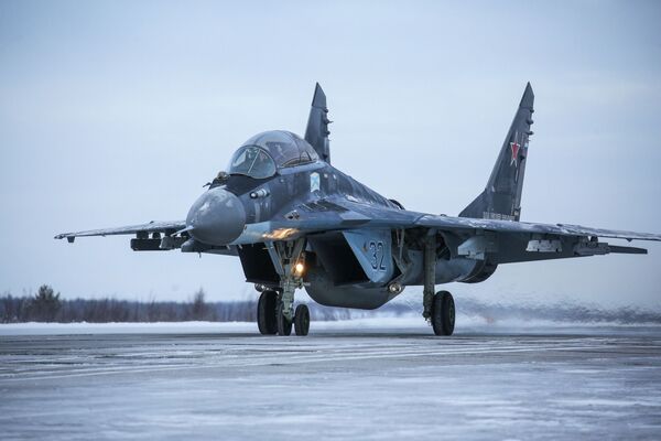 Caça multifuncional MiG-29K durante voo de treinamento - Sputnik Brasil