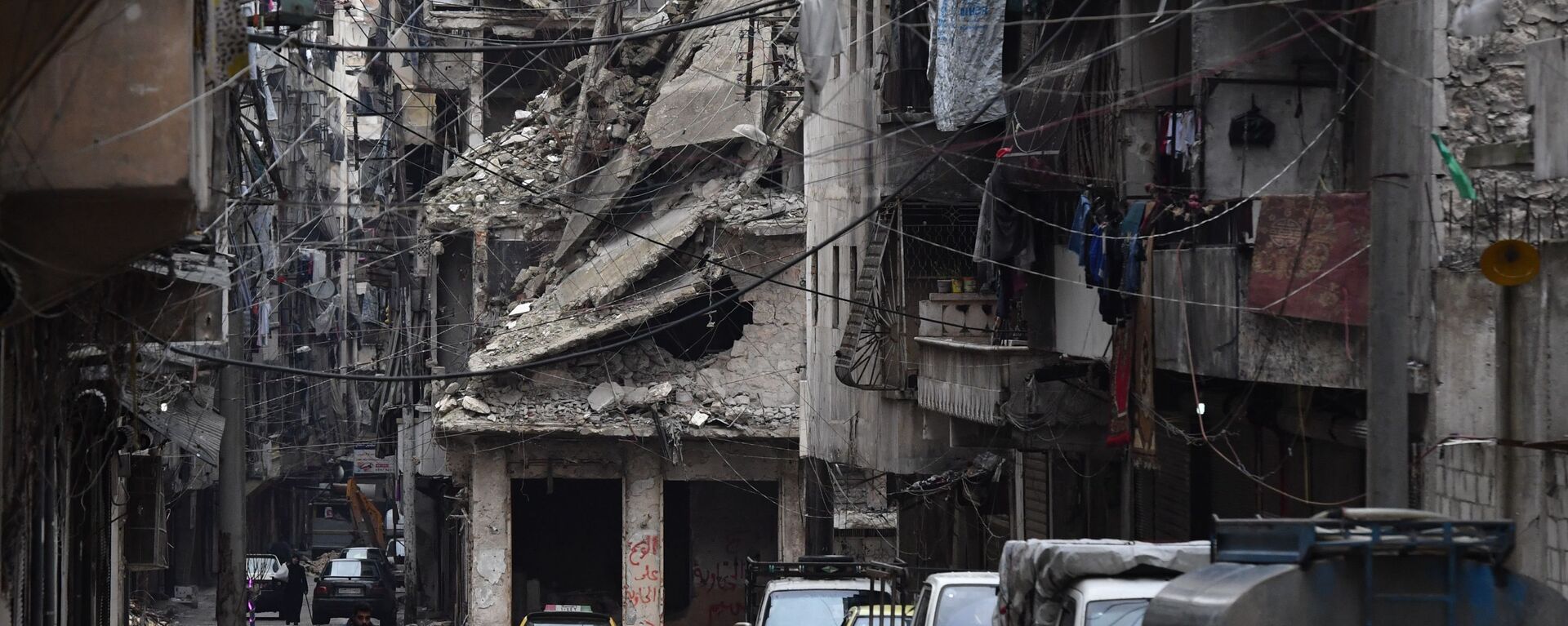 Carros estacionados em rua de Aleppo, norte da Síria - Sputnik Brasil, 1920, 06.09.2022