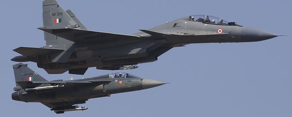 Caças Su-30 MKI da Força Aérea da Índia na inauguração da exposição Aero India 2019 em Bangalore - Sputnik Brasil