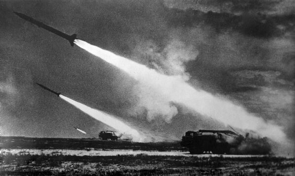 Tropas do Exército Soviético lançando mísseis durante treinamentos, 1968 ' - Sputnik Brasil
