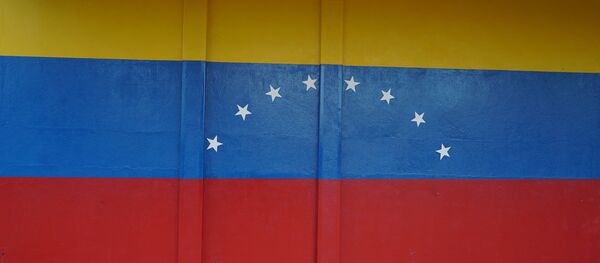 Parede pintada com as cores da bandeira da Venezuela em um estabelecimento da cidade brasileira de Pacaraima, perto da fronteira entre os dois países - Sputnik Brasil