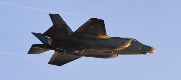 Caça F-35 Lightning II da Força Aérea israelense realiza manobra na base Hatzerim, em Israel, em 26 de dezembro de 2018 - Sputnik Brasil