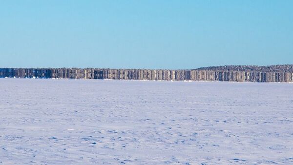 Nova ilha que apareceu em um lago congelado no norte da Finlândia - Sputnik Brasil