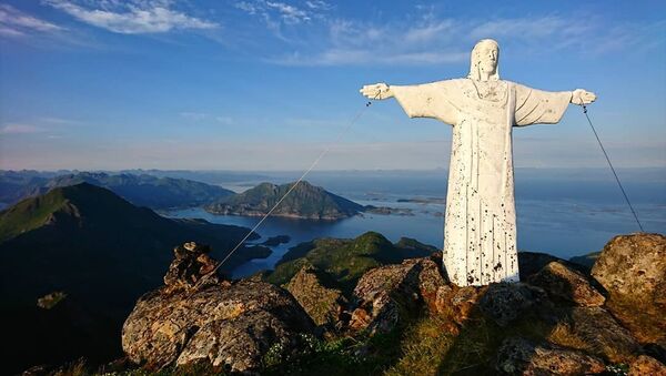 Estátua de Jesus Cristo da Noruega - Sputnik Brasil