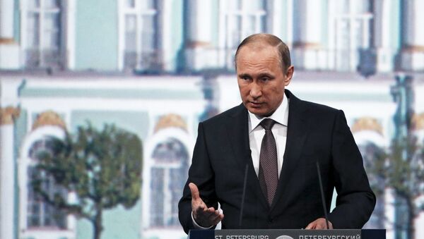 Presidente da Rússia Vladimir Putin discursa no Fórum Econômico Internacional de São Petersburgo - Sputnik Brasil