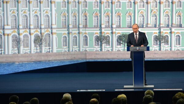 O presidente russo, Vladimir Putin, durante discurso no Fórum Econômico Internacional de São Petersburgo - Sputnik Brasil