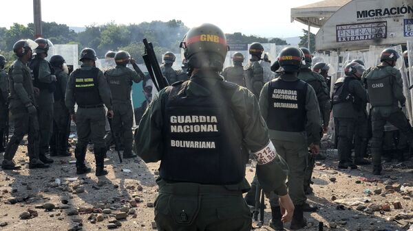 Militares da Guarda Nacional venezuelana concentrados na ponte Simón Bolívar - Sputnik Brasil