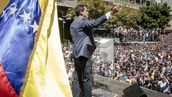 Autoproclamado presidente interino da Venezuela, Juan Guaidó, durante a manifestação em Caracas - Sputnik Brasil